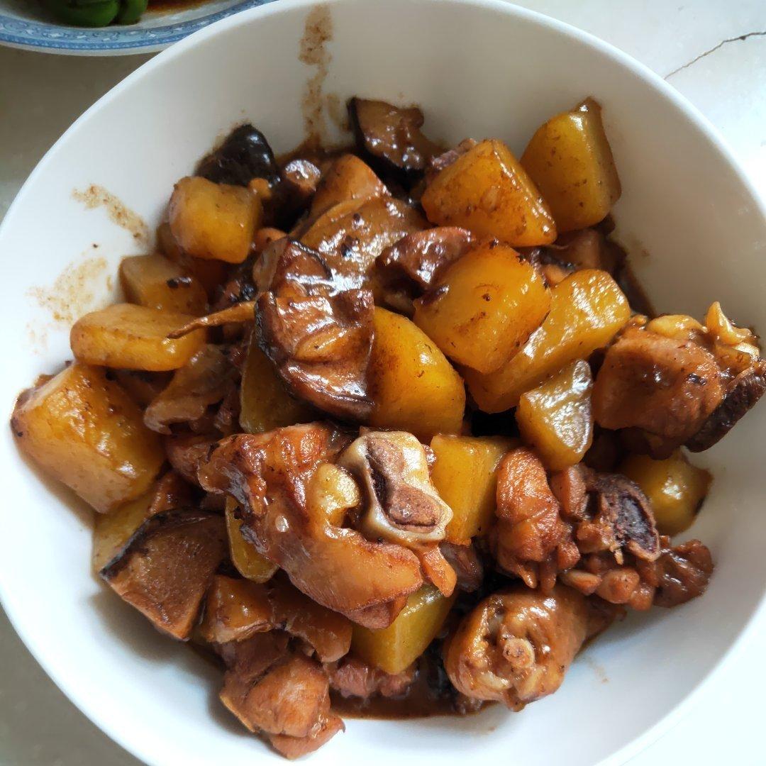 土豆香菇炖鸡腿