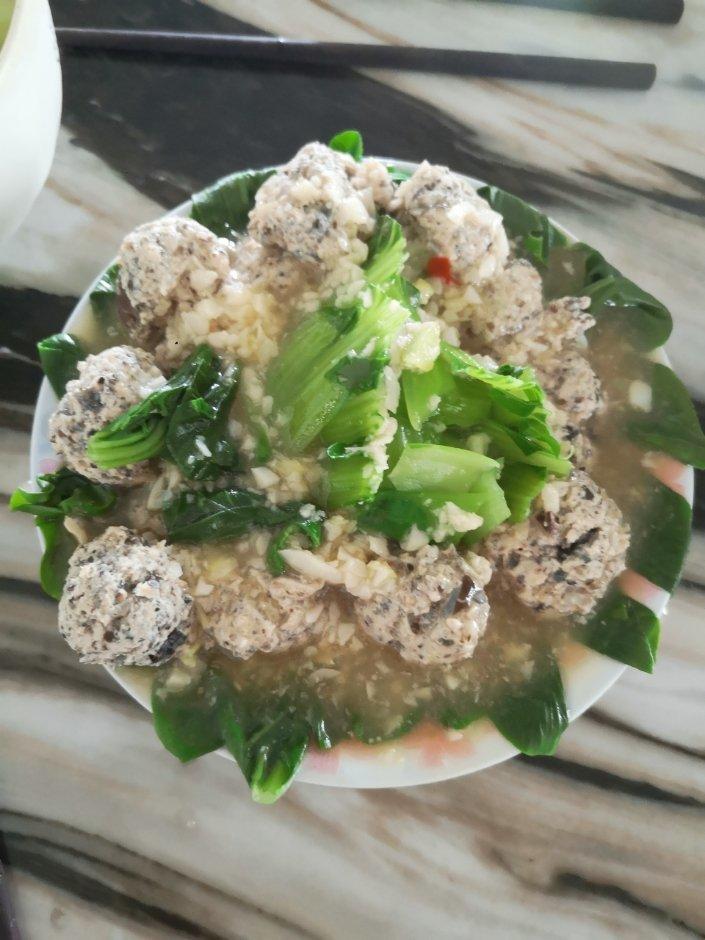 鸡肉丸子青菜汤