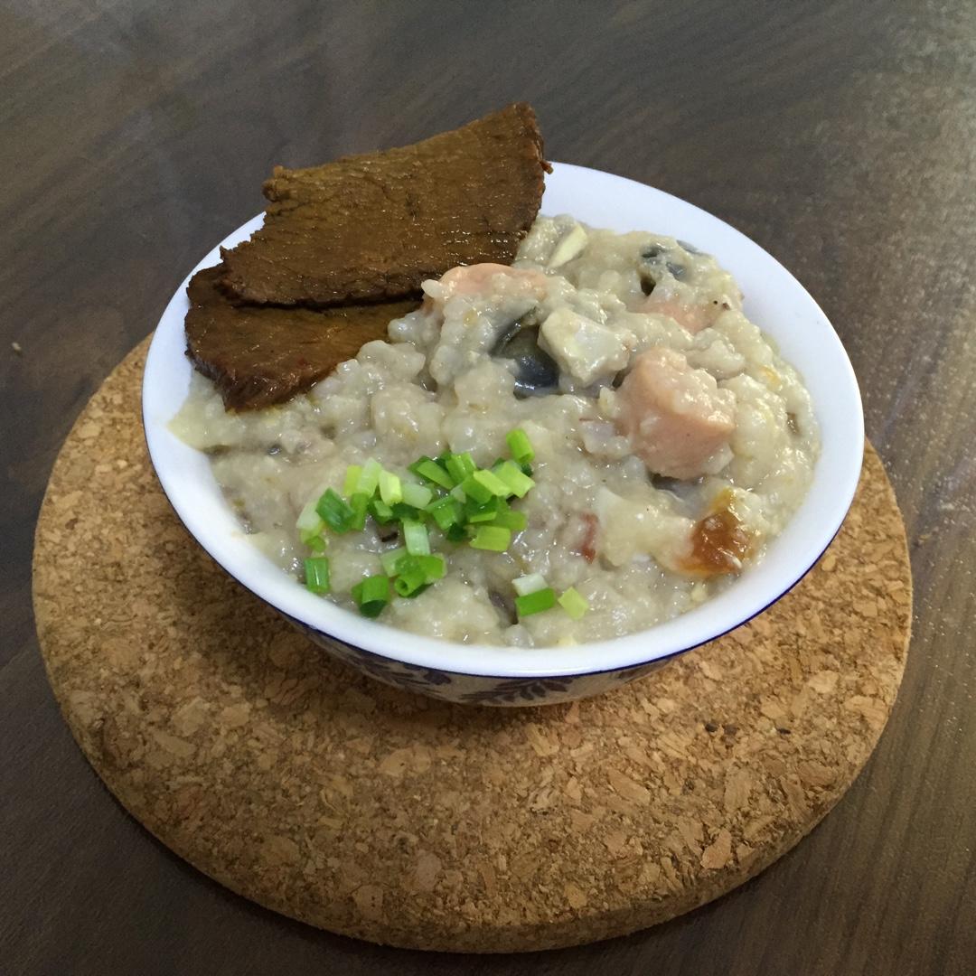 电饭锅就能煮的皮蛋瘦肉粥（广东粥）