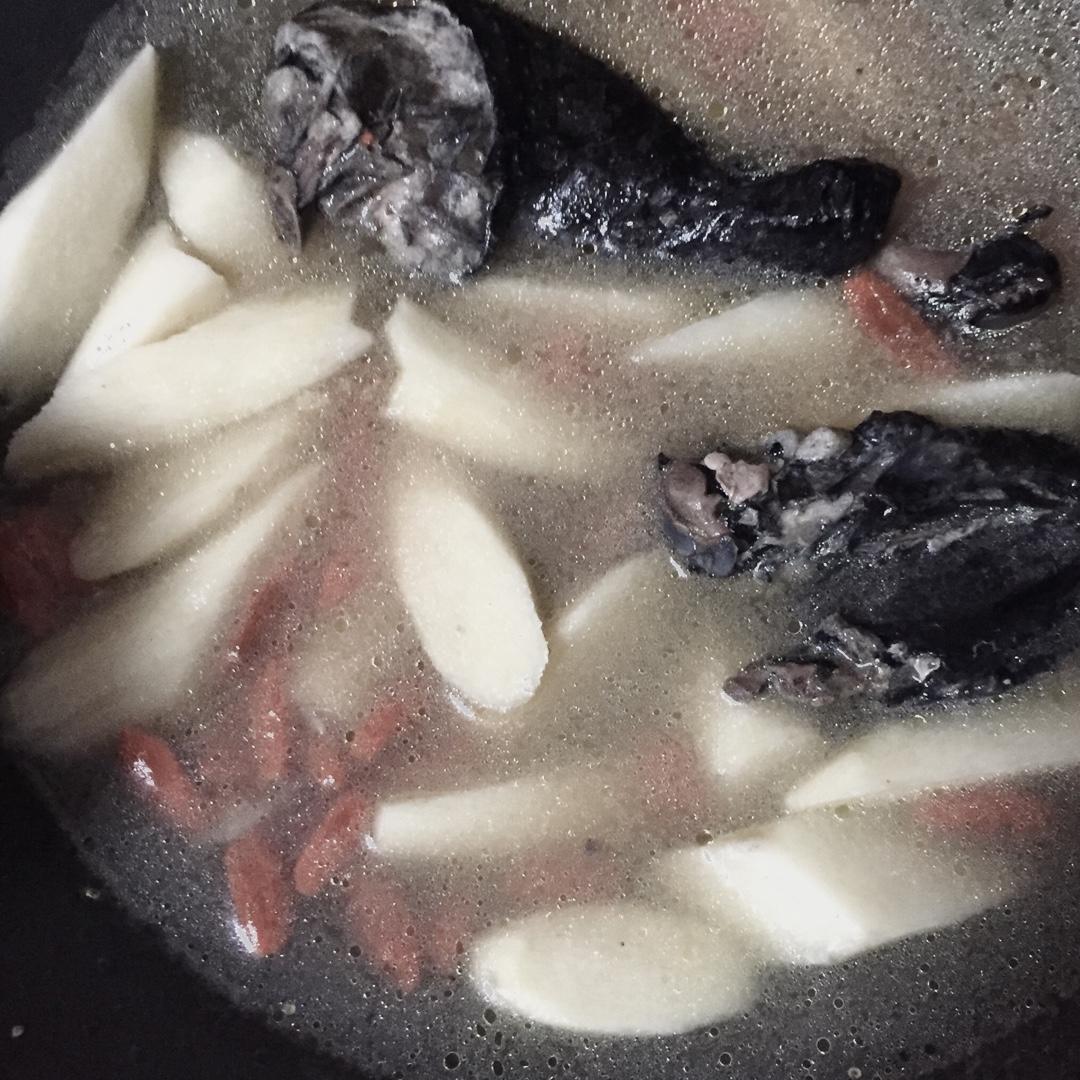 山药枸杞乌鸡汤