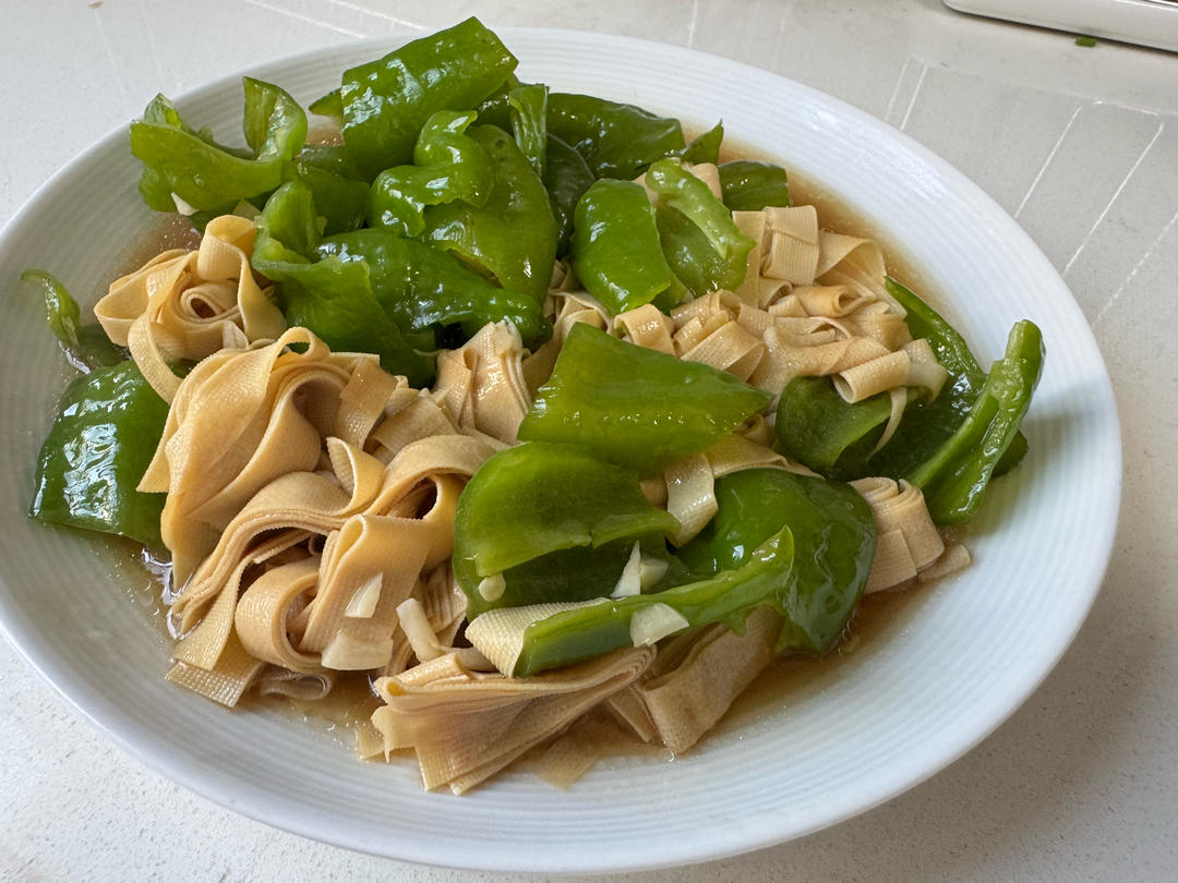 不用厨艺的尖椒干豆腐