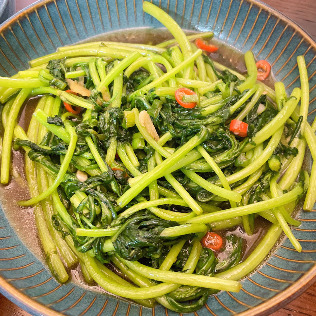 炒茼蒿（零失败巨好吃的快手菜）