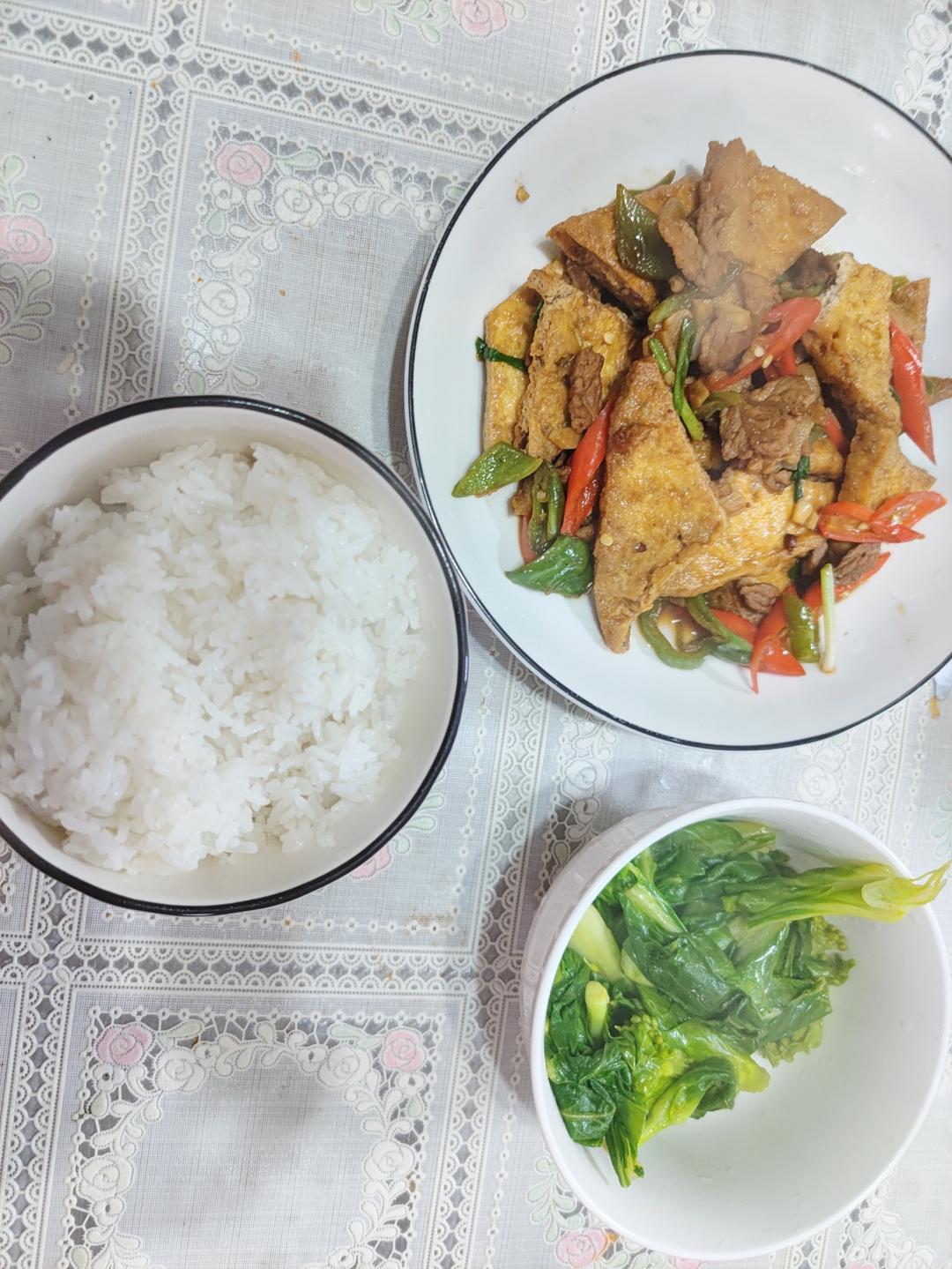 吃一大盒031｜家常油豆腐炒肉