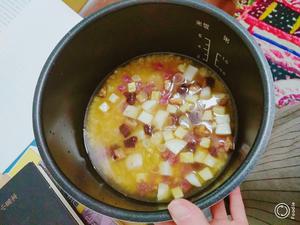 香肠香菇冬笋芋艿焖饭的做法 步骤5