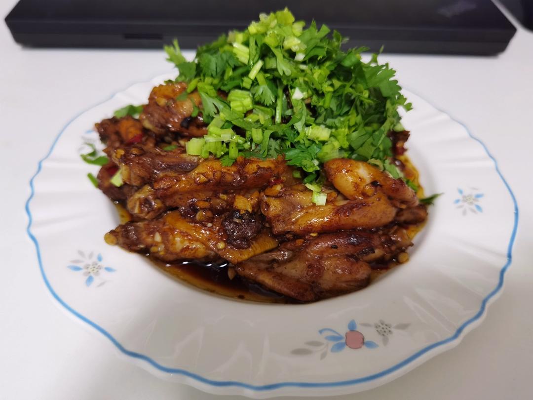 外焦里嫩的蒜香鸡翅