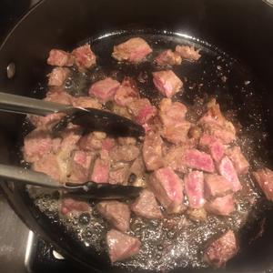 牛肉粒配红酒酱的做法 步骤7