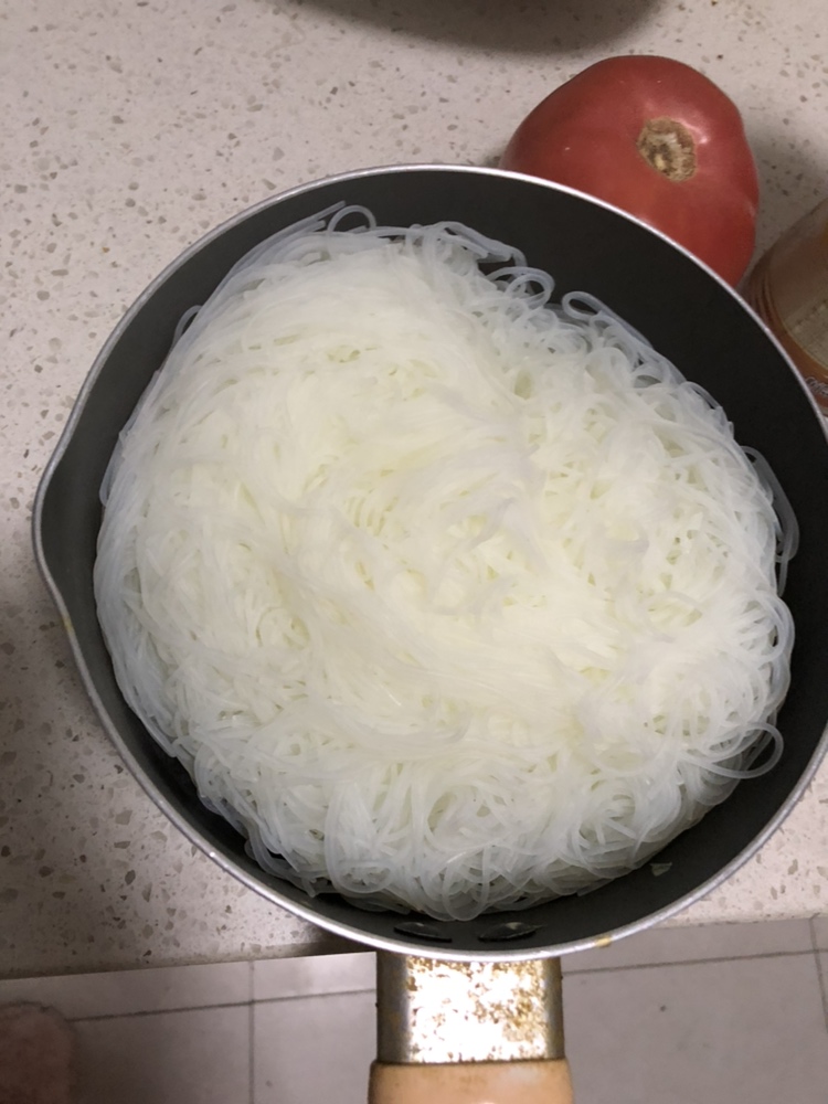 火腿鸡蛋炒米线的做法 步骤4