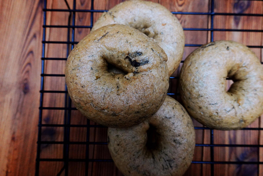 橄榄菜培根全麦贝果 100%全麦