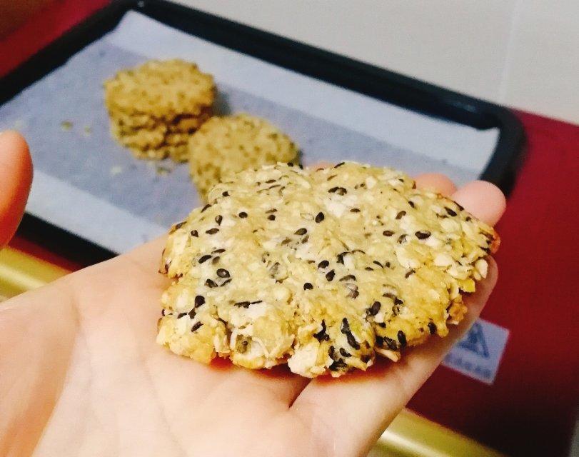 素食:有机燕麦芝麻大饼干