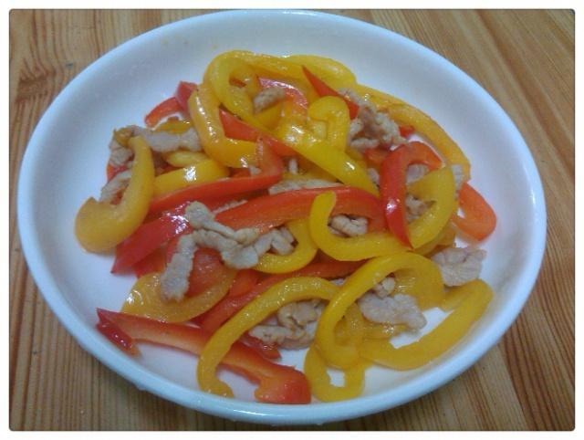 五彩椒炒肉的做法