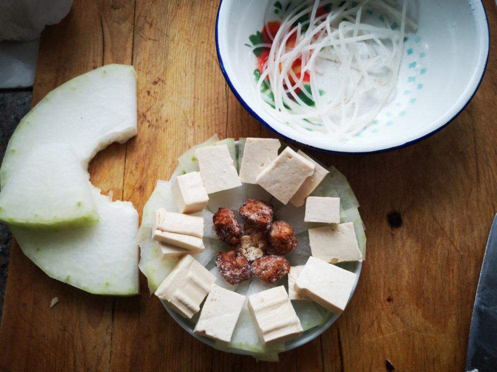 一个人能吃下一锅的虾皮冬瓜粉丝汤