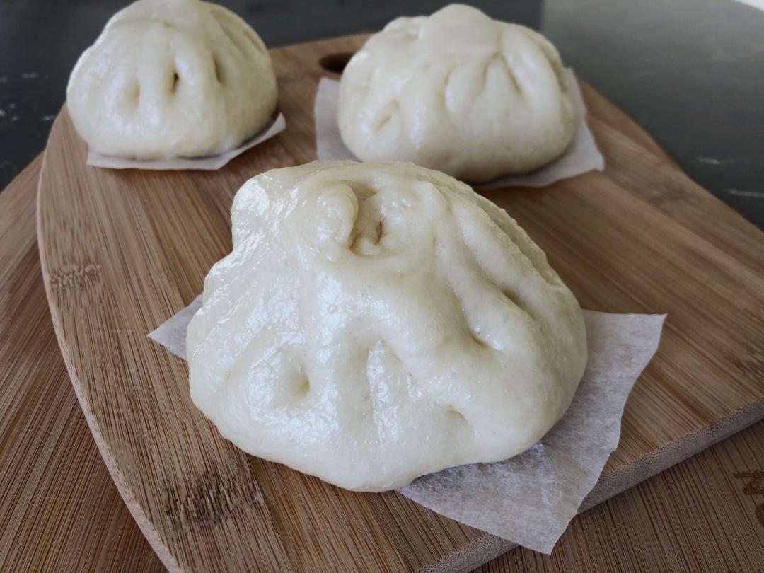 松软多汁的肉包子
