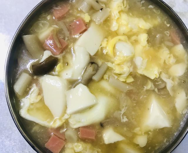 菌菇豆腐鸡蛋火腿汤的做法
