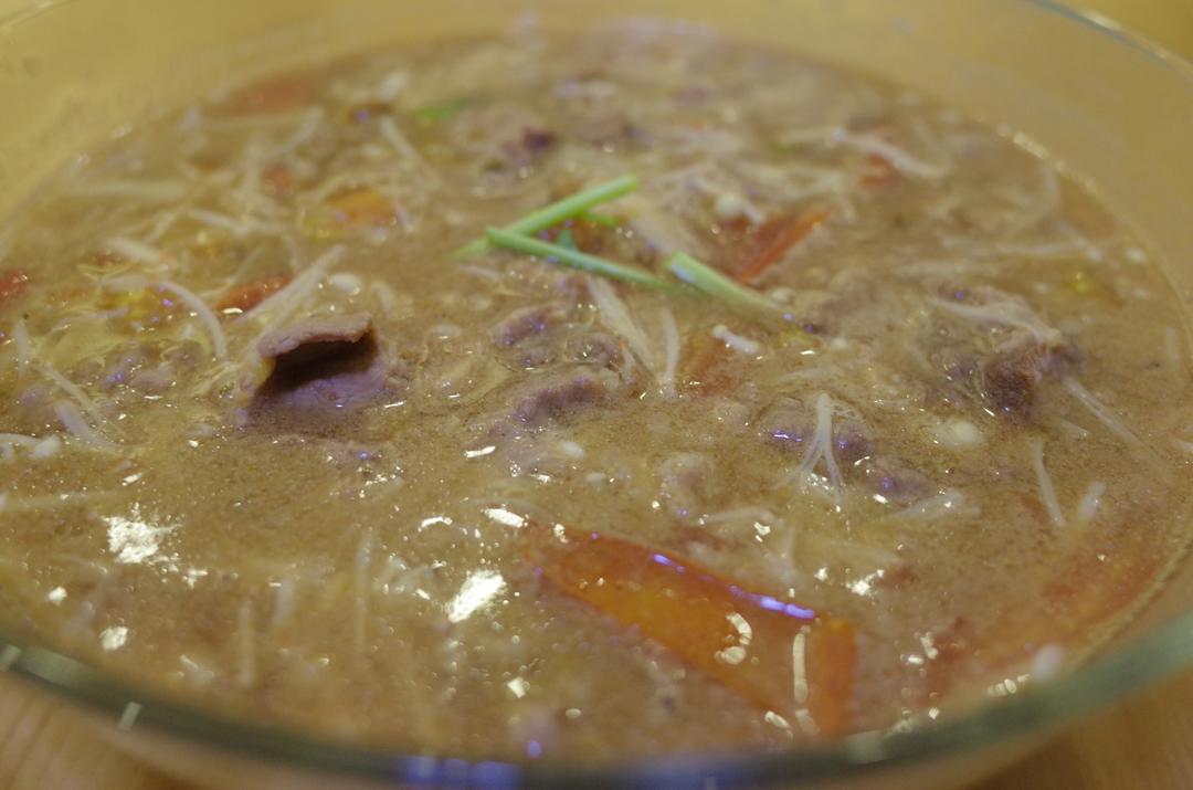 金针菇肥牛番茄锅