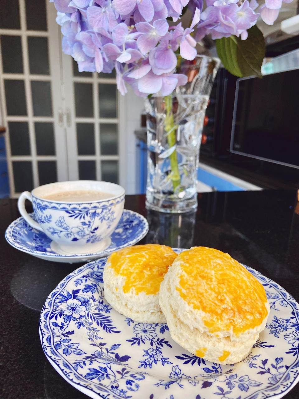 复刻英国女王私人御厨的经典司康：加映Cream Tea 经典吃法 & 如何做出松软內里、酥脆边缘的司康&司康佐醬製作