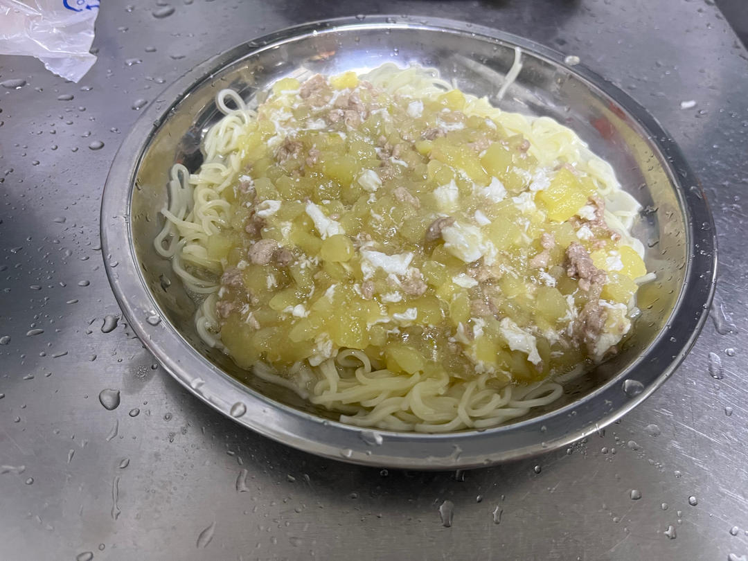 土豆肉沫鸡蛋面的做法