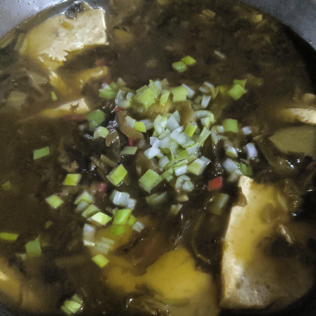 天冷了，炖上一锅热气腾腾的酸菜豆腐！这个菜你能吃几碗米饭？