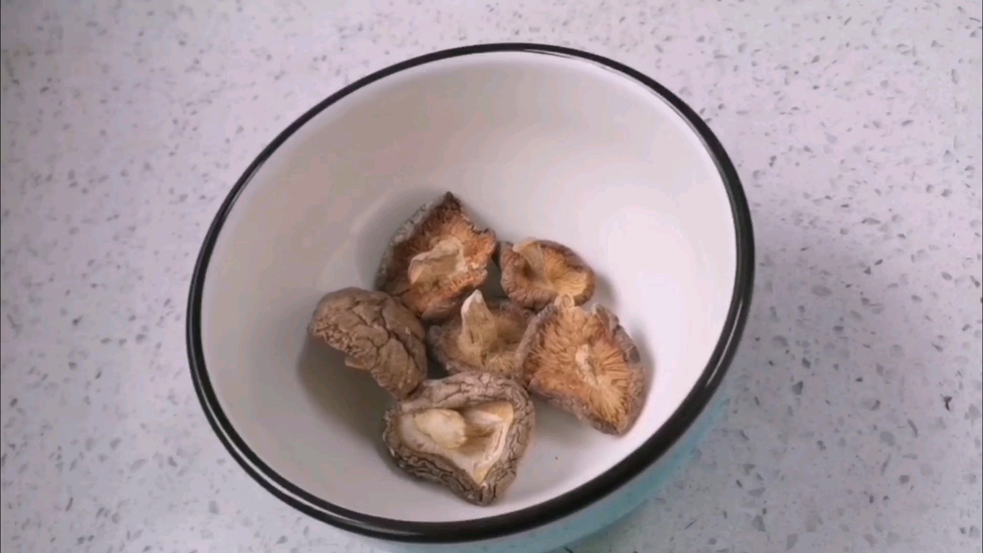 奶油蘑菇汤（剩米饭版）的做法 步骤1