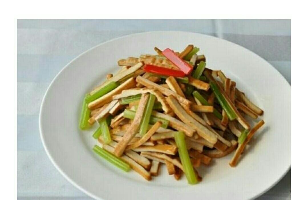 芹菜豆干的做法