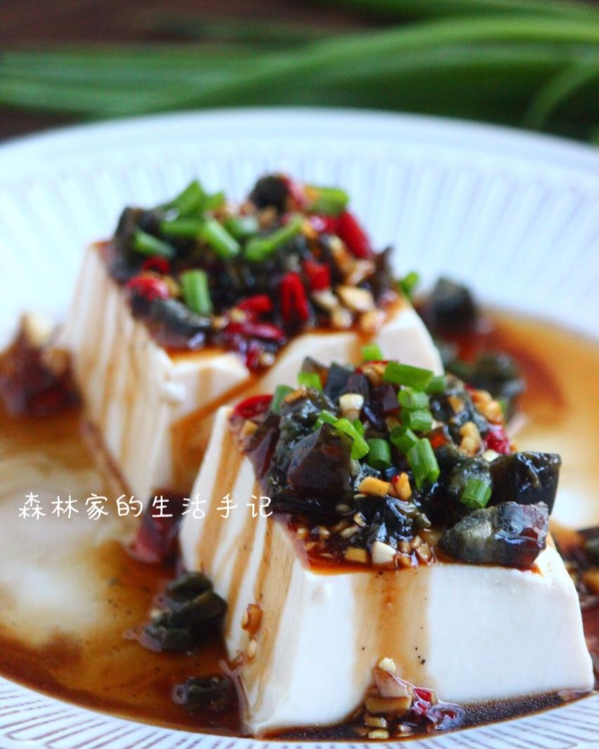 5分钟就能做出的【皮蛋豆腐】，厨房小白必备