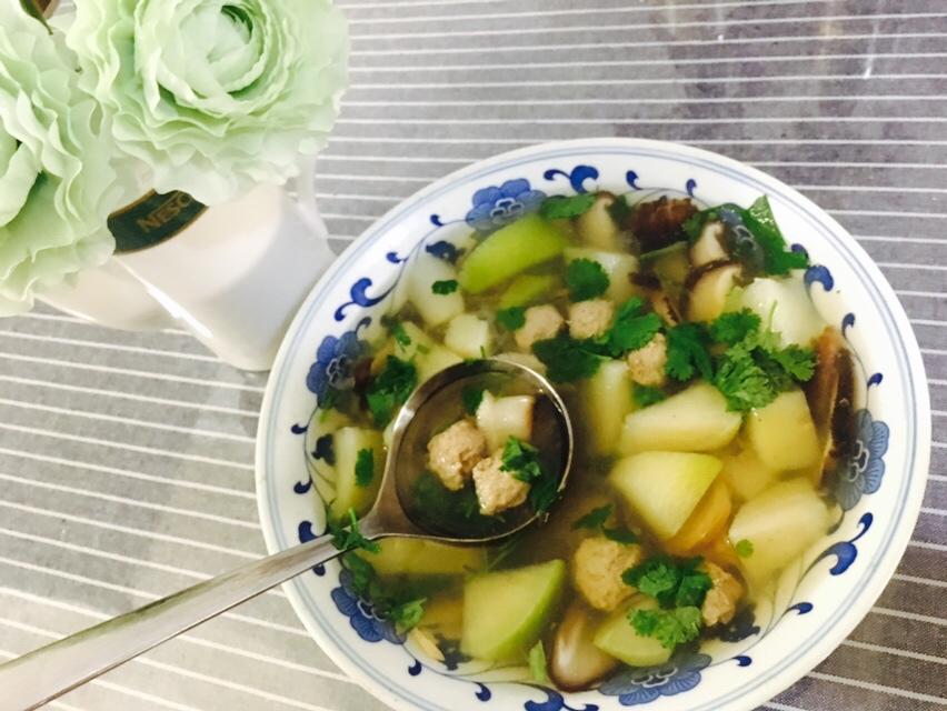 牛肉丸子萝卜汤