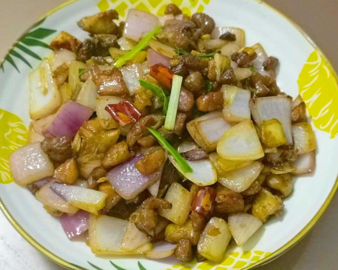 洋葱炒鸡丁的做法