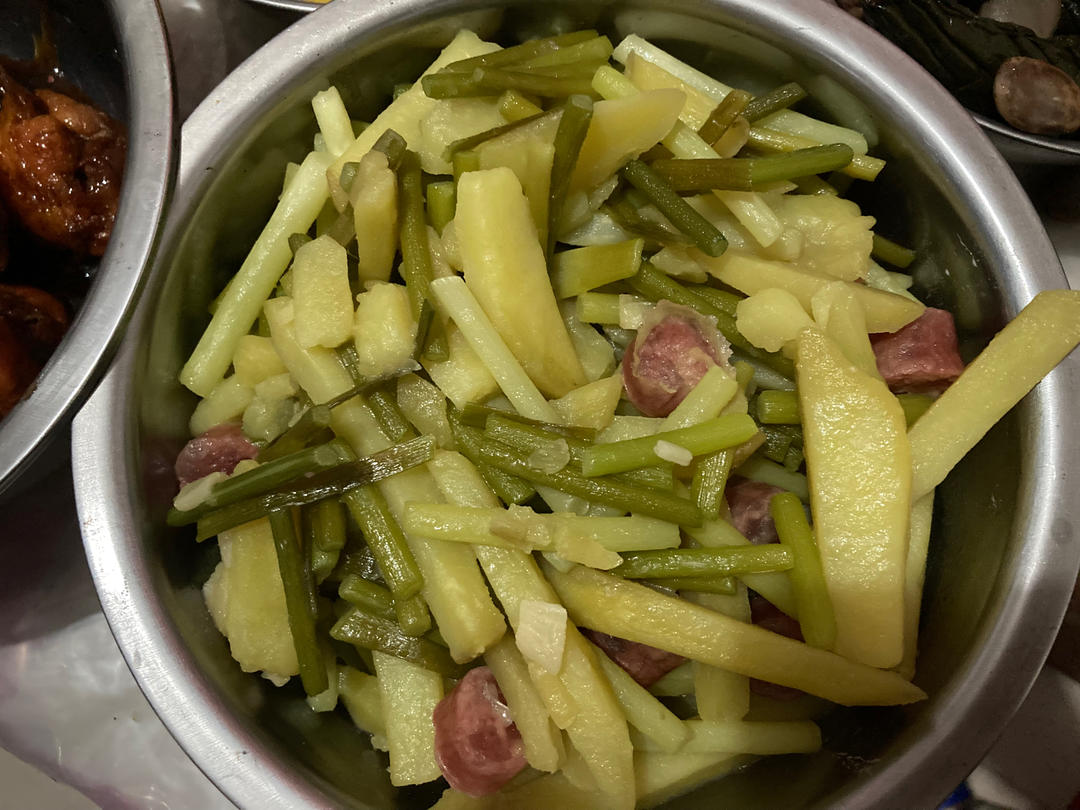 土豆炒蒜苔