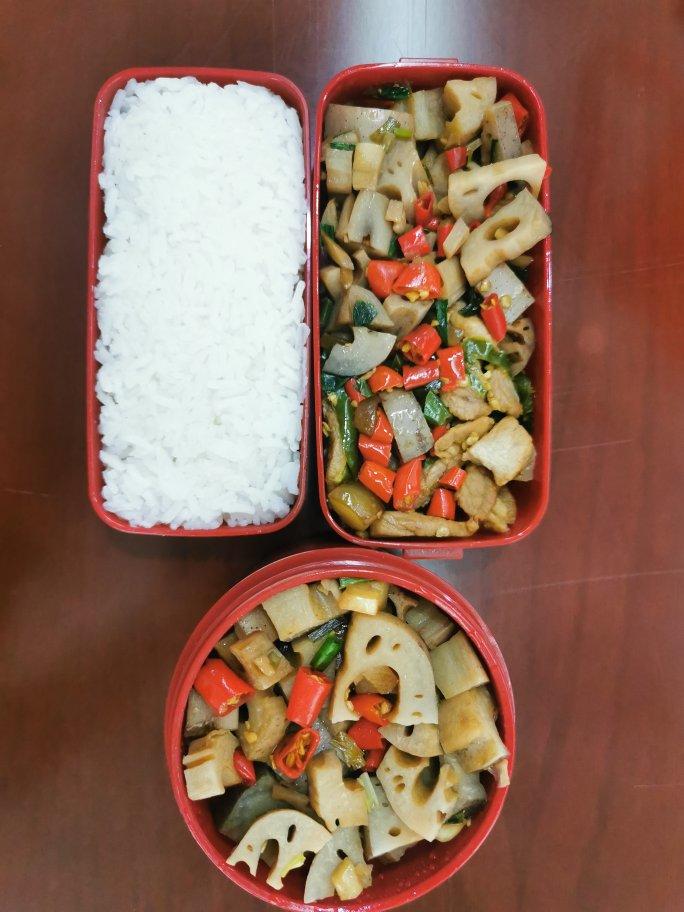 家常快手菜小炒藕丁真香