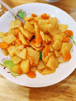 胡萝卜炒土豆的做法 步骤1