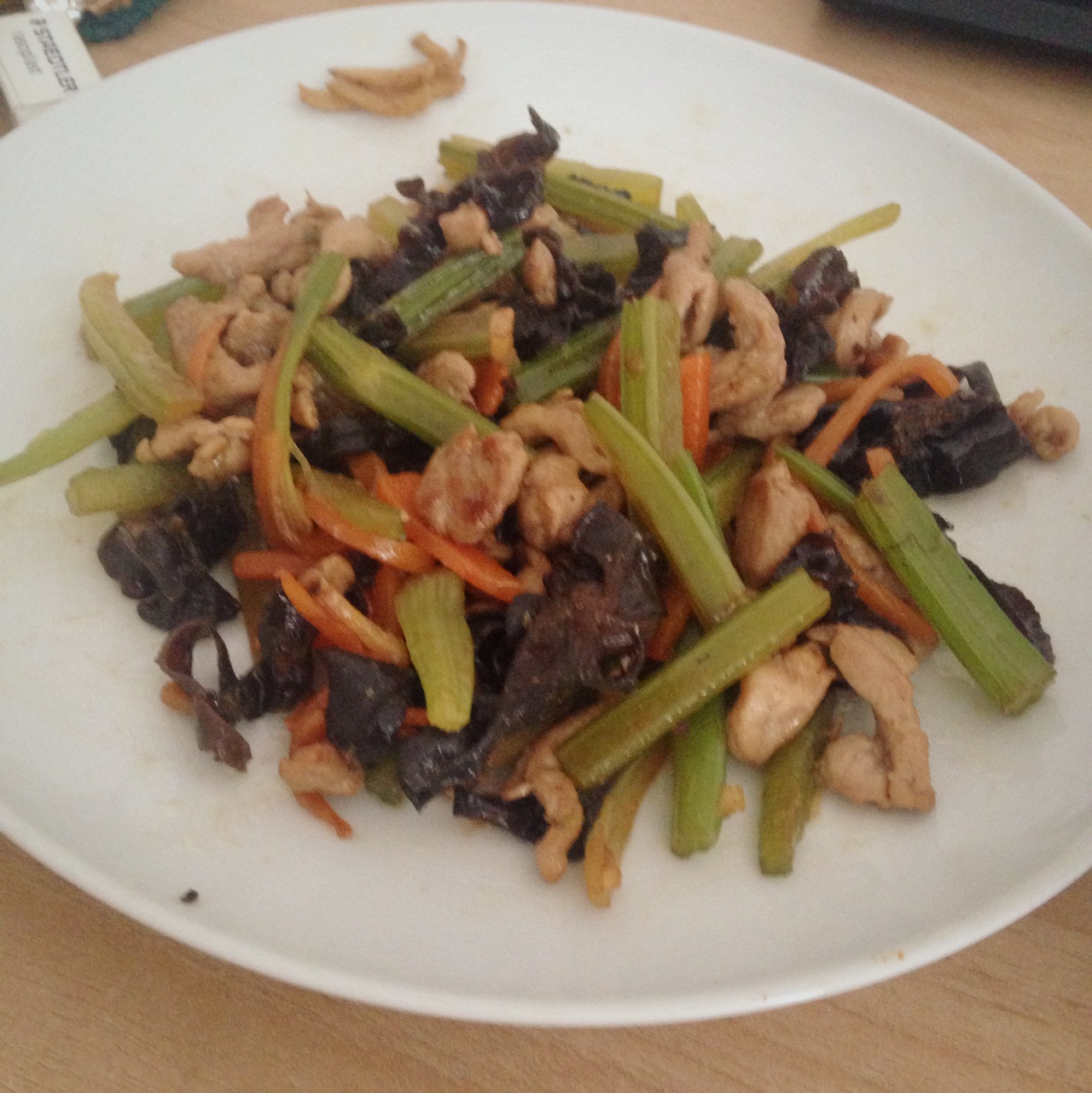 芹菜木耳炒肉丝