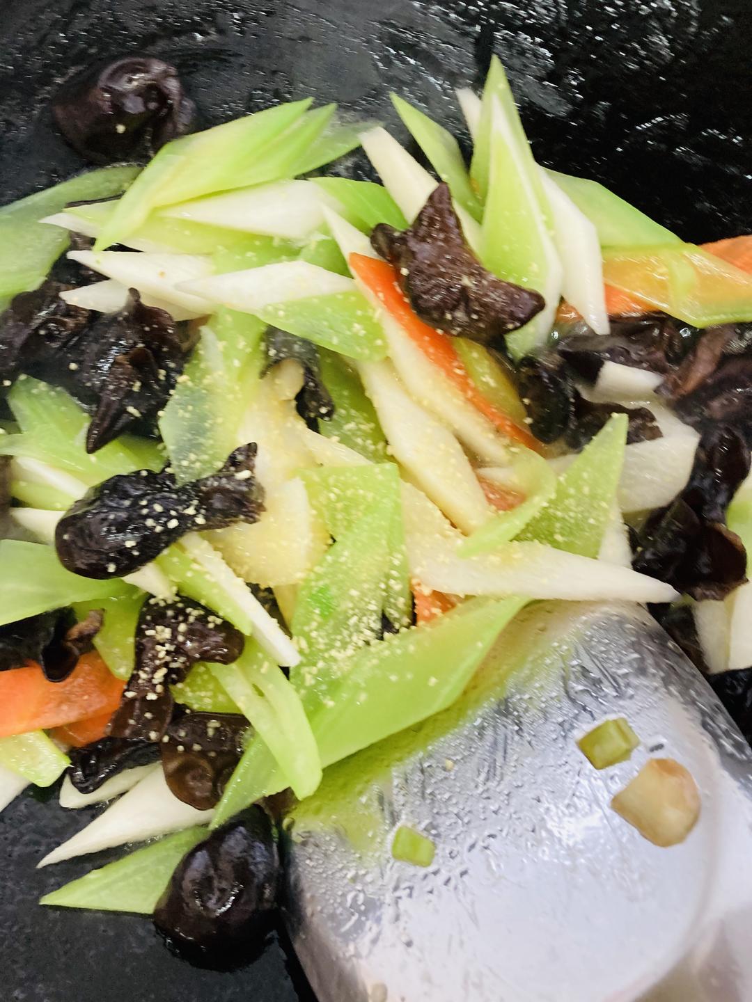 山藥青筍炒木耳的做法 步驟6