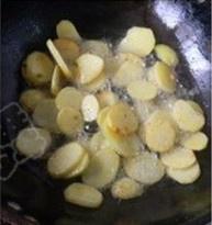 干锅土豆的做法 步骤3