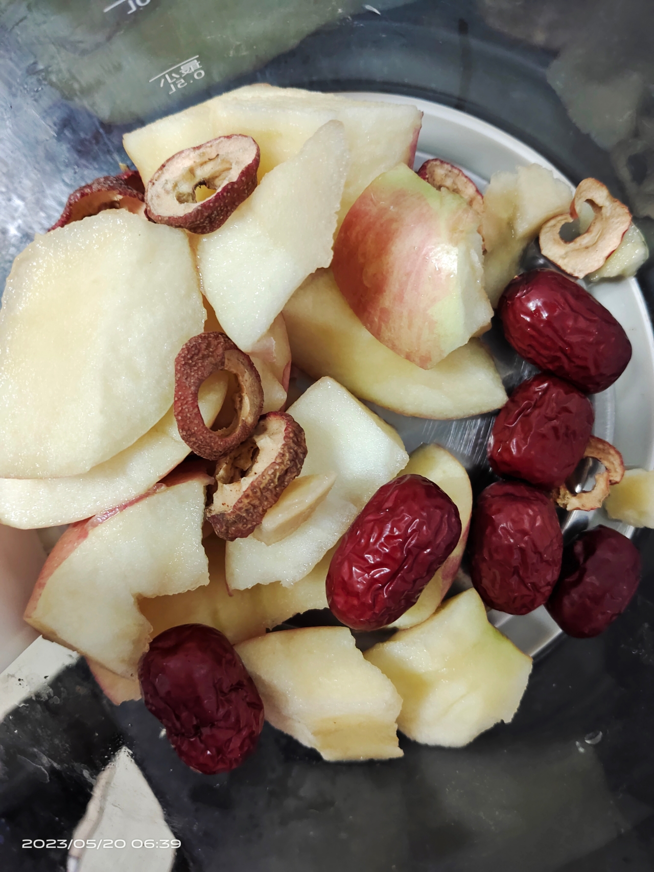 开胃 苹果山楂红枣水的做法
