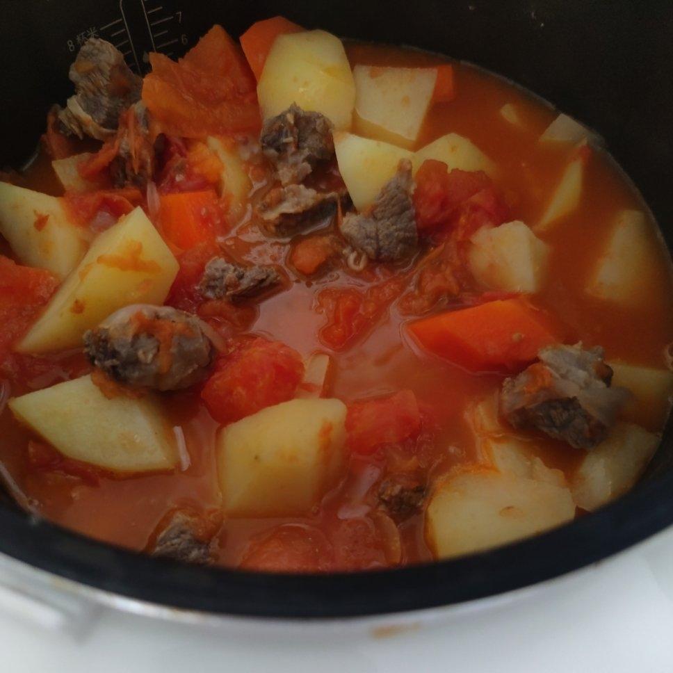 不加一滴水超美味的番茄土豆炖牛肉（懒人菜）