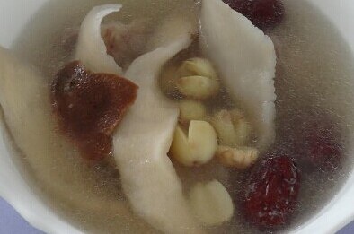 淮山莲子猪展汤的做法
