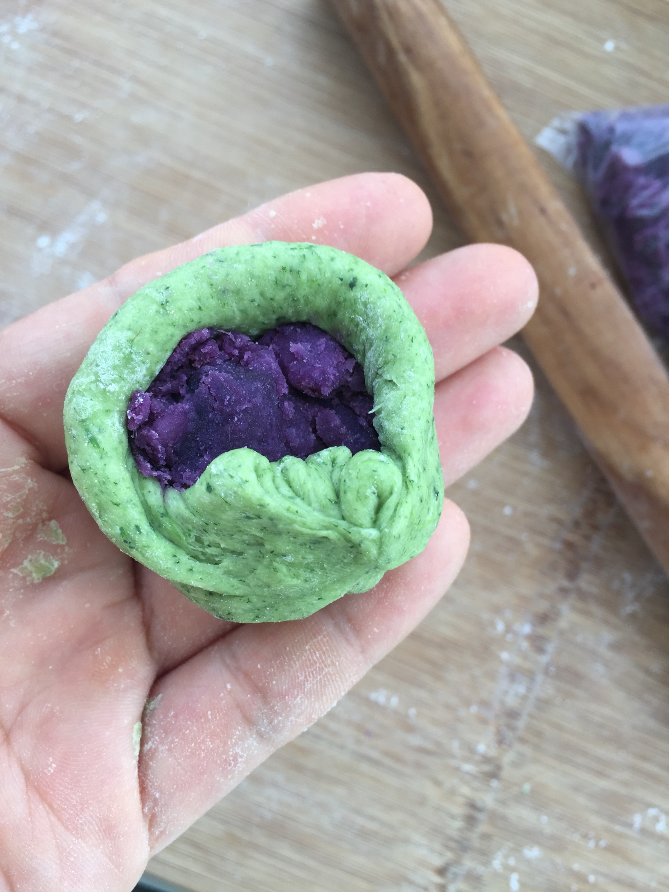 奶香菠菜紫薯饼的做法 步骤3