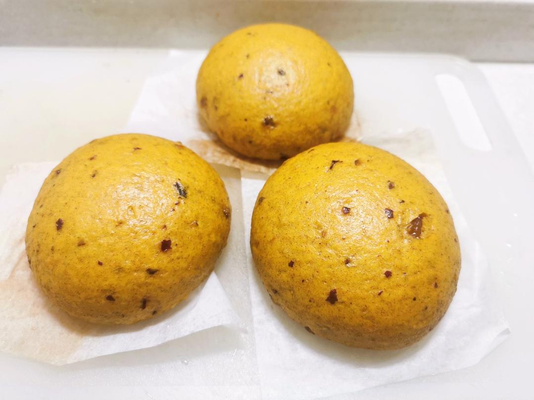 不加一滴水的南瓜开花馒头，纯南瓜泥和面，无需泡打粉，枣香浓郁个个开花