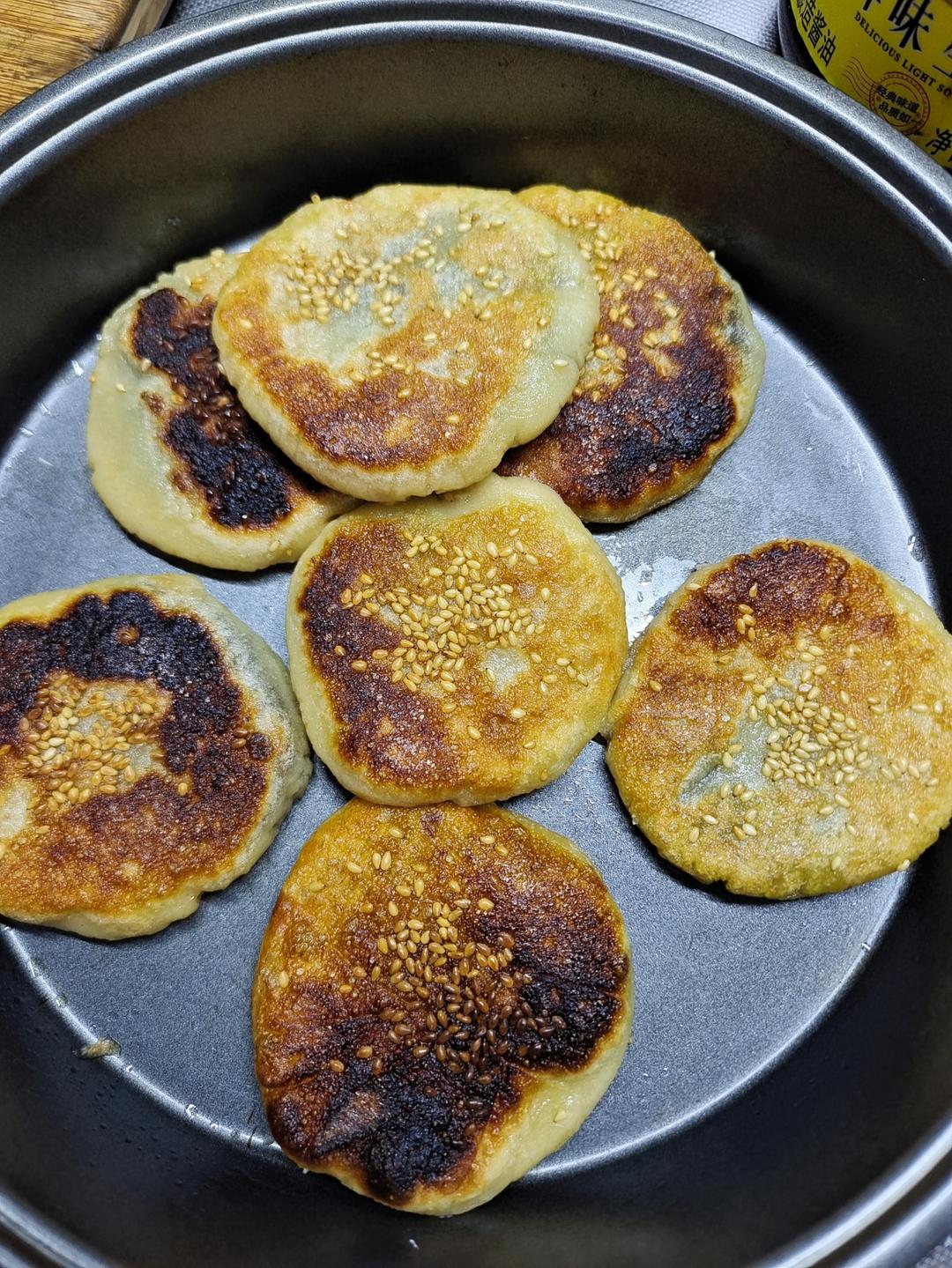 一个苹果  一碗糯米粉  这么做软糯香甜  好吃极了  带馅的苹果糯米饼