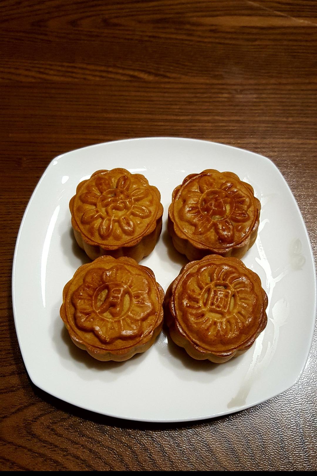广式月饼—蛋黄莲蓉月饼