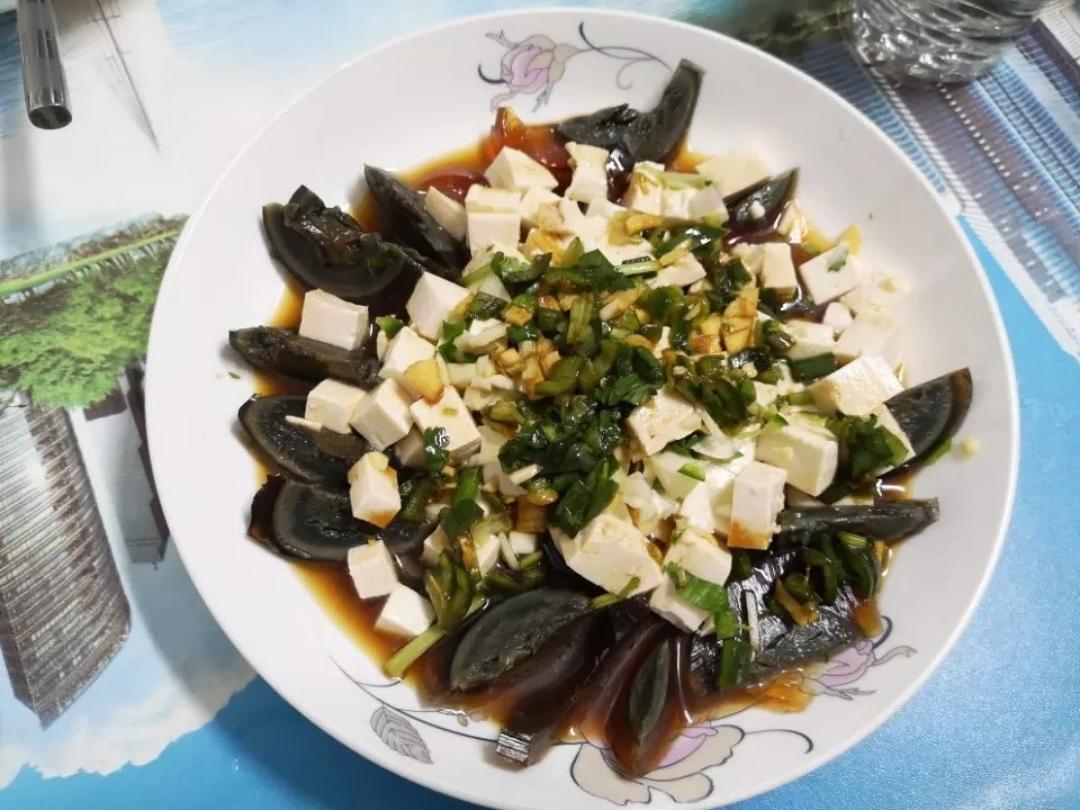 皮蛋拌豆腐