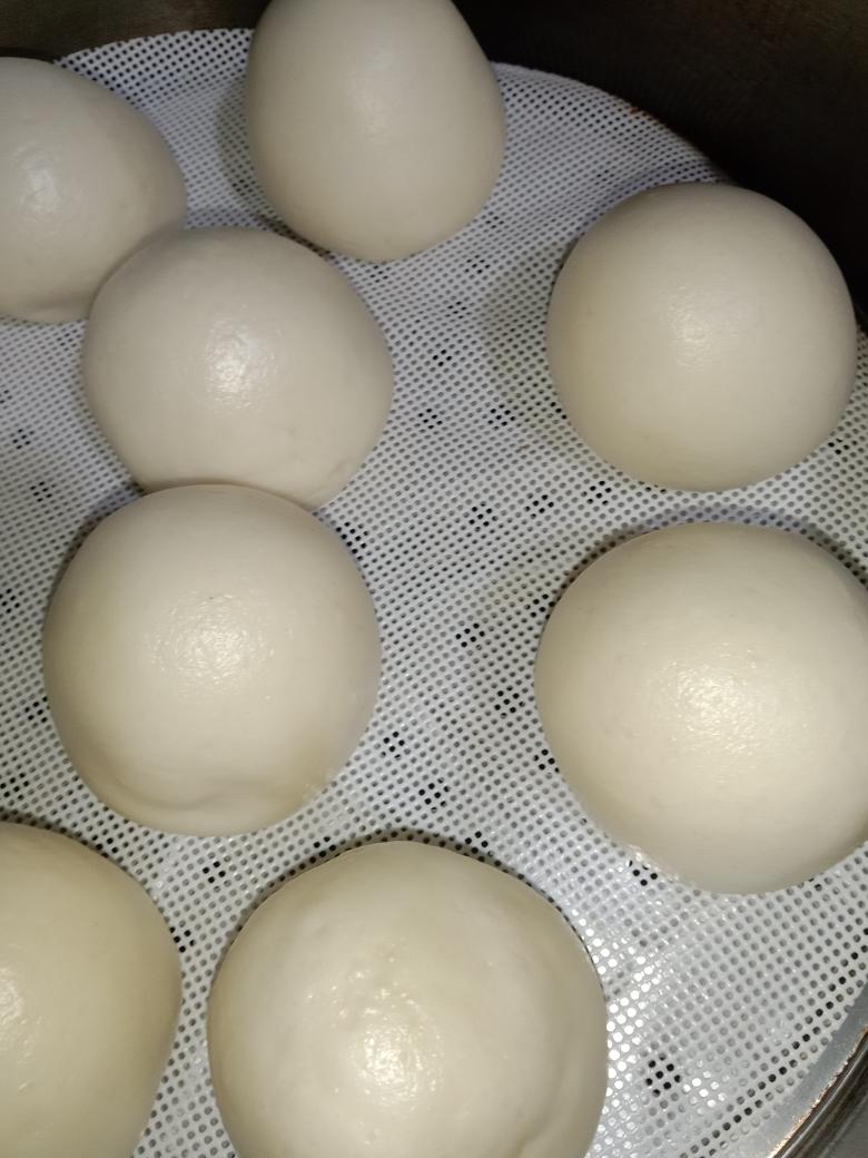 松软香甜的奶黄包，很快就可以搞定。