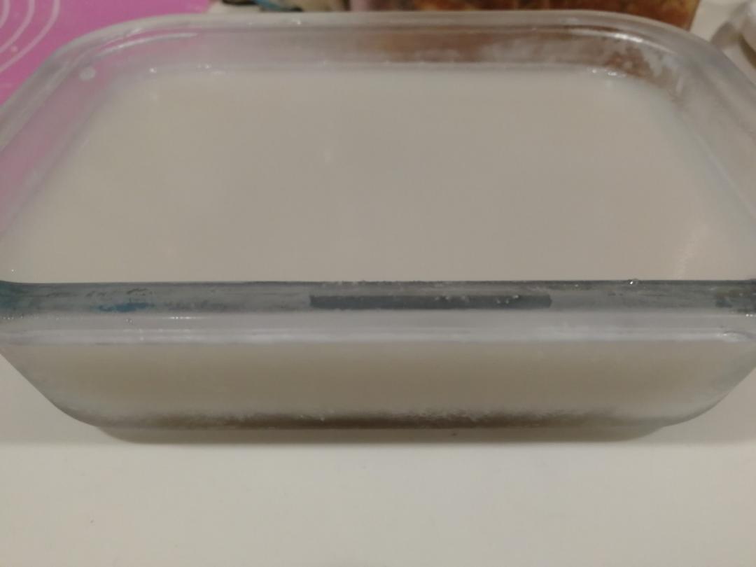 熬制肉皮冻---为小笼包做准备