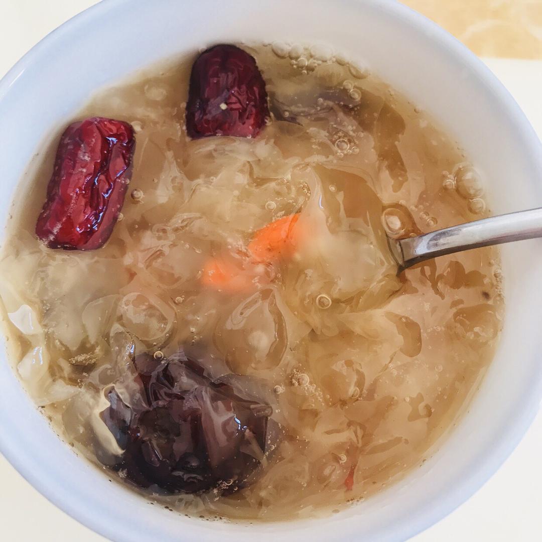 银耳红枣汤（补铁补血最牛逼）