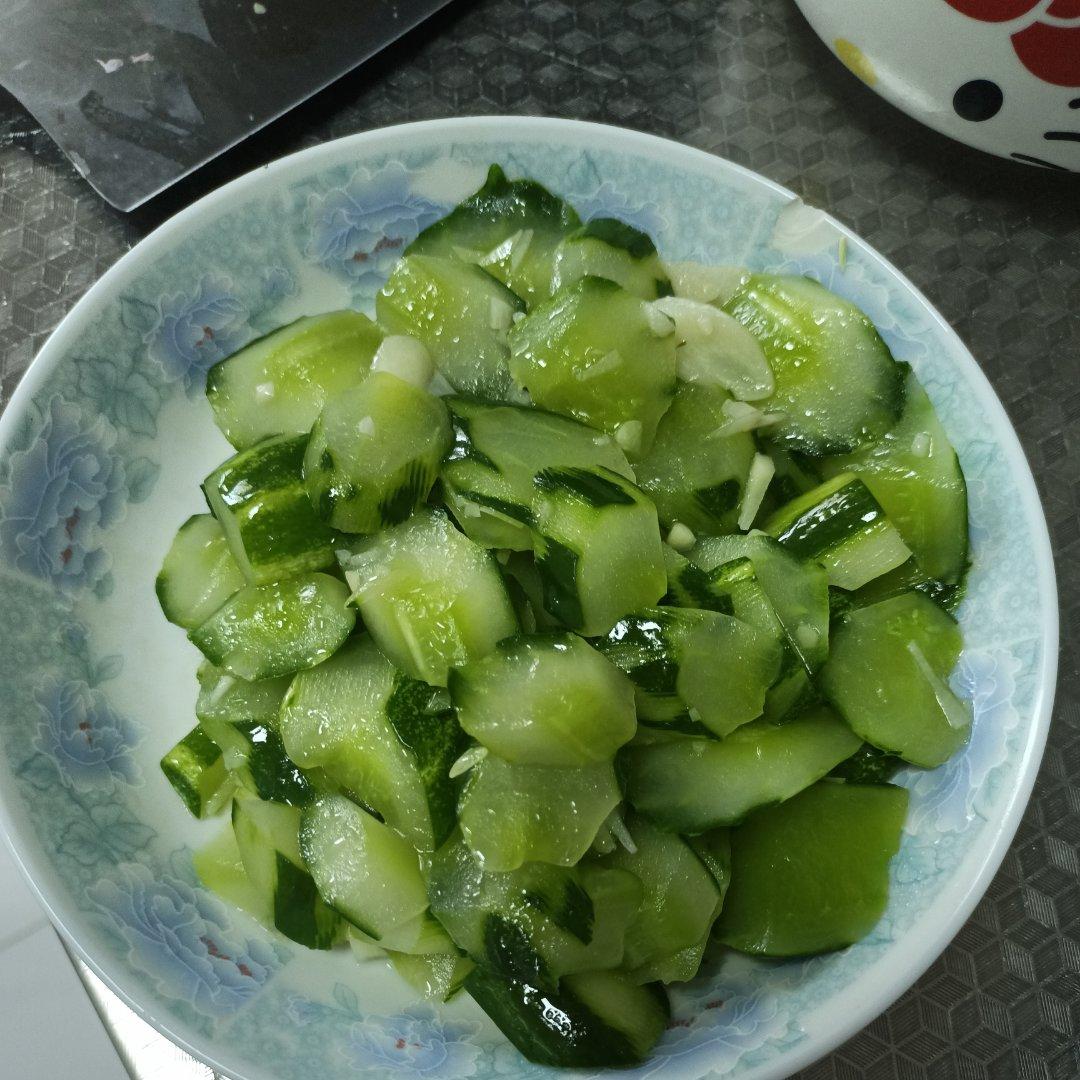 厨师长教你：“清炒青瓜”的蒜香家常做法，年菜餐桌解腻必备