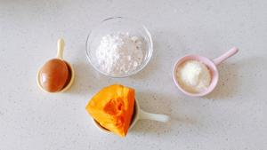 奶香南瓜饼 宝宝辅食食谱菜谱的做法 步骤1