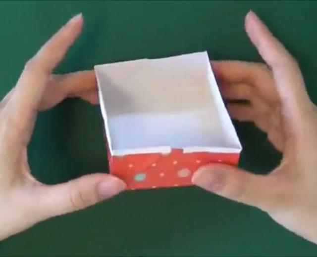 油纸盒子（可充当纸杯蛋糕模具）