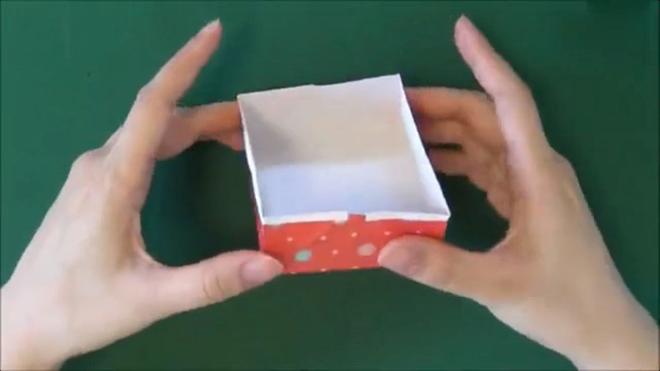 油纸盒子（可充当纸杯蛋糕模具）的做法