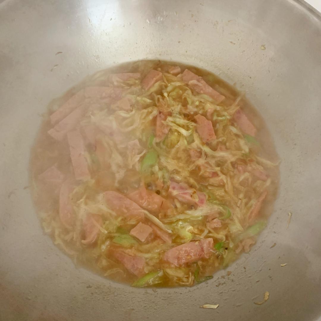 头菜午餐肉拌面的做法 步骤6