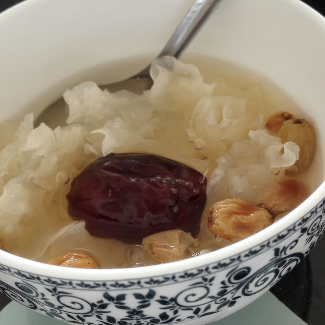 冰糖银耳红枣汤