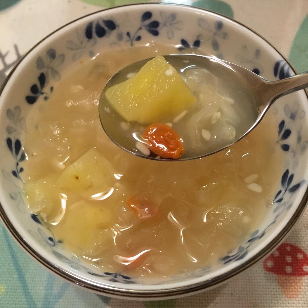 菠萝银耳甜酒汤